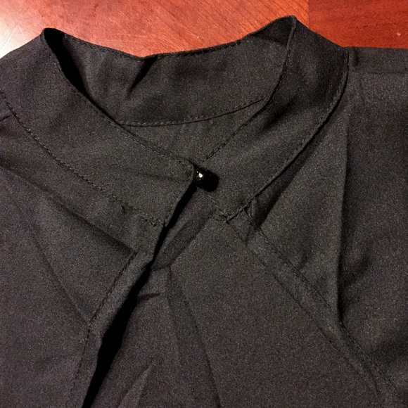 💫Restocked💫Open Back Blouse - Picture 5 of 8